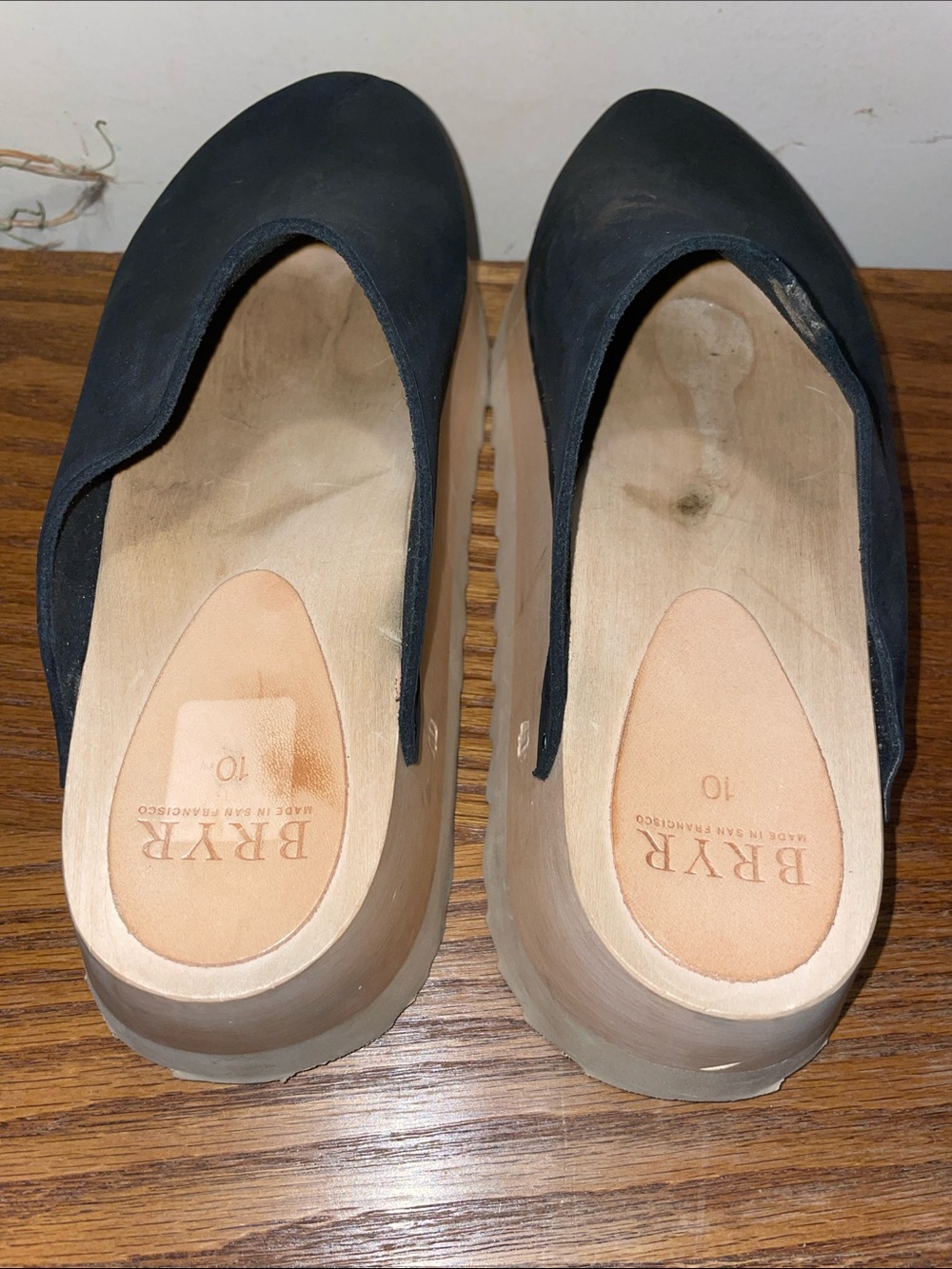 Bryr Black Platform Clogs with Cream Sole - Picture 3 of 9